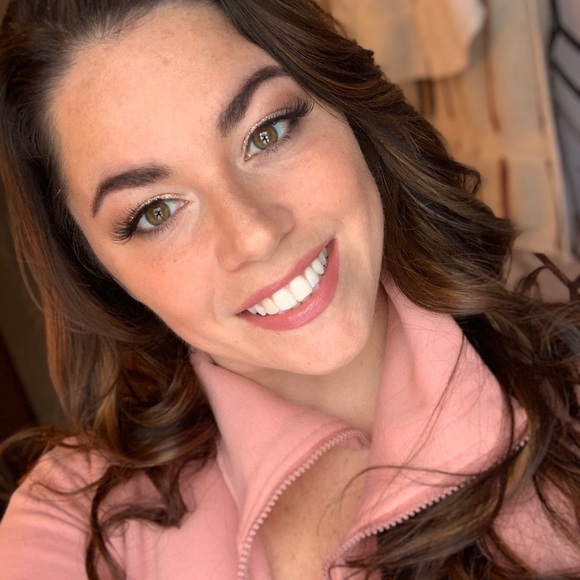 Meet your Posher, Gabrielle - Picture 3 of 6